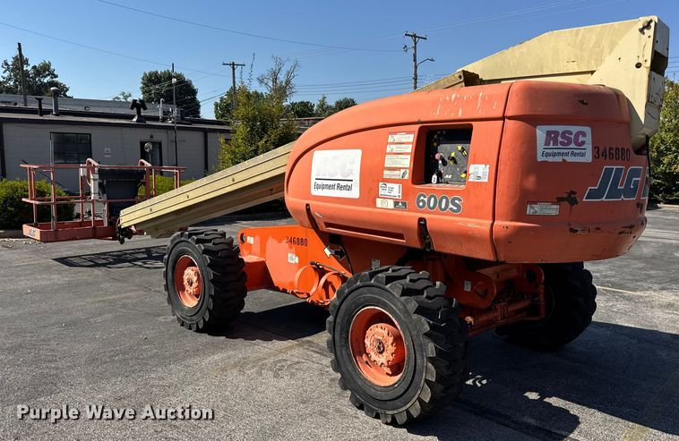 image for item DO2260 2000 JLG 600S boom lift