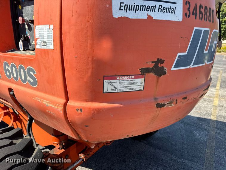 image for item DO2260 2000 JLG 600S boom lift