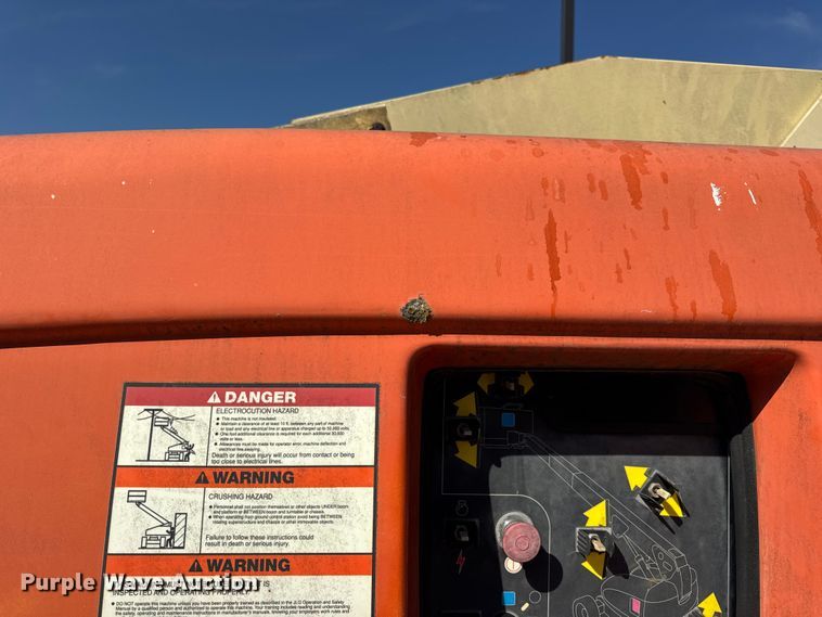 image for item DO2260 2000 JLG 600S boom lift