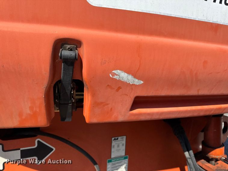 image for item DO2260 2000 JLG 600S boom lift