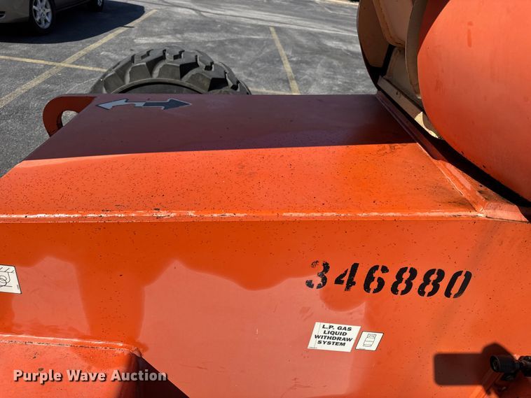 image for item DO2260 2000 JLG 600S boom lift