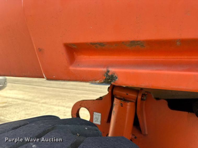 image for item DO2260 2000 JLG 600S boom lift