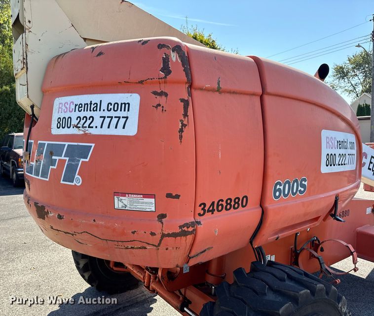 image for item DO2260 2000 JLG 600S boom lift