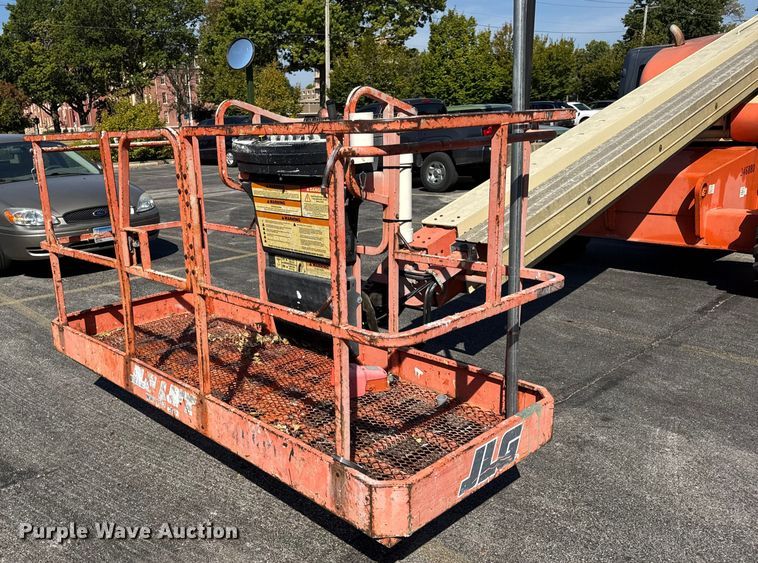 image for item DO2260 2000 JLG 600S boom lift