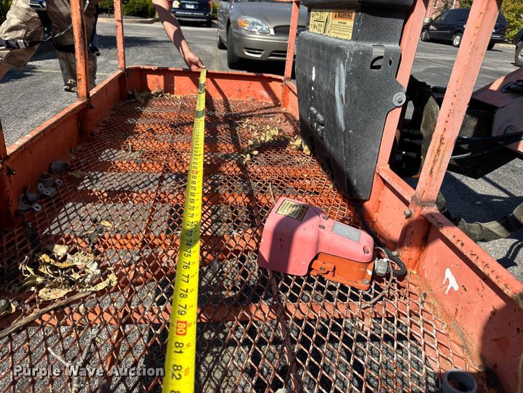 image for item DO2260 2000 JLG 600S boom lift