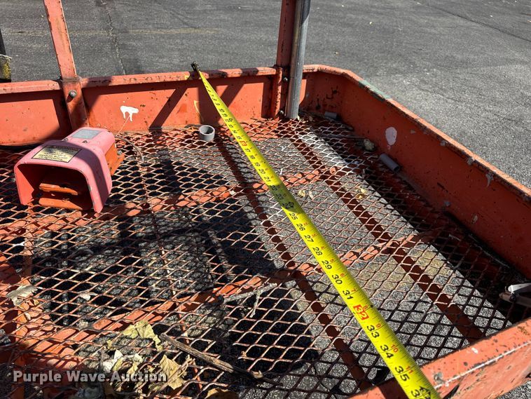 image for item DO2260 2000 JLG 600S boom lift