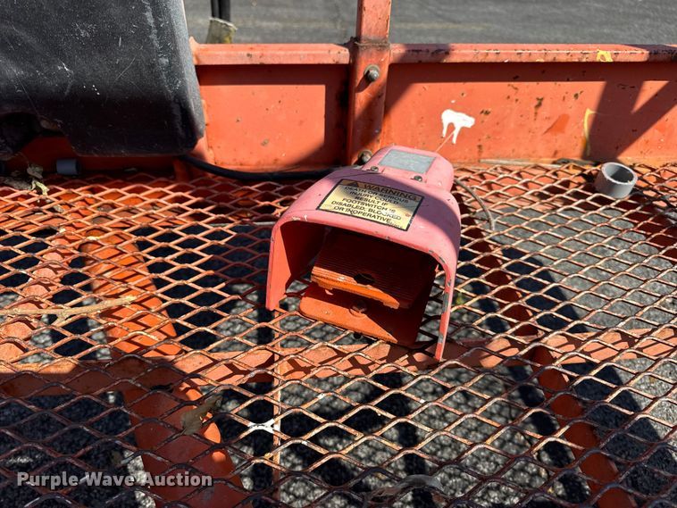 image for item DO2260 2000 JLG 600S boom lift