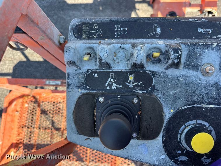 image for item DO2260 2000 JLG 600S boom lift