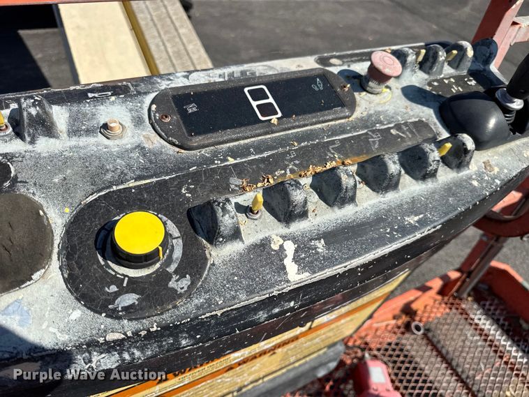 image for item DO2260 2000 JLG 600S boom lift