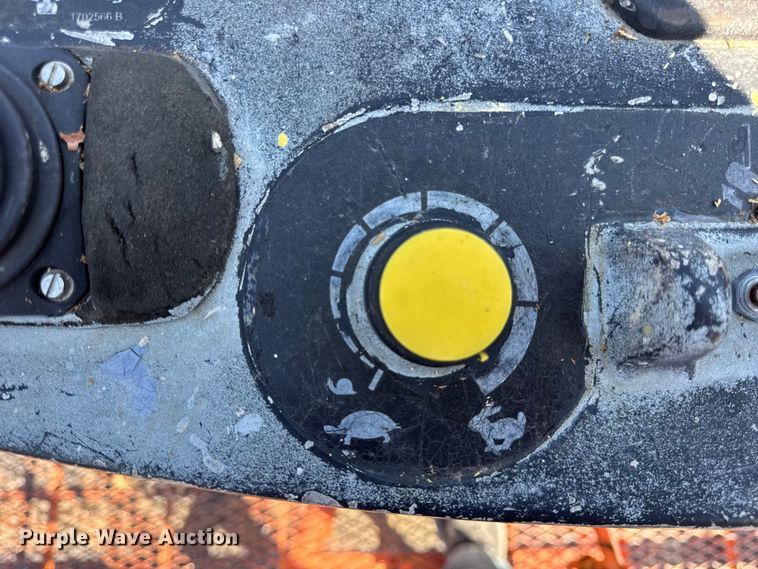 image for item DO2260 2000 JLG 600S boom lift