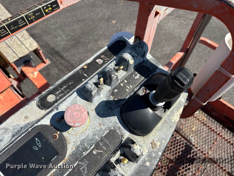 image for item DO2260 2000 JLG 600S boom lift