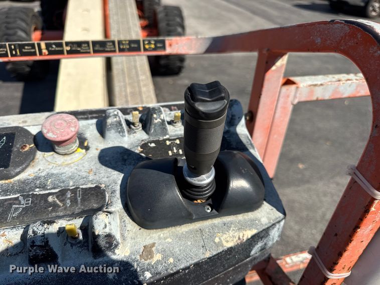 image for item DO2260 2000 JLG 600S boom lift