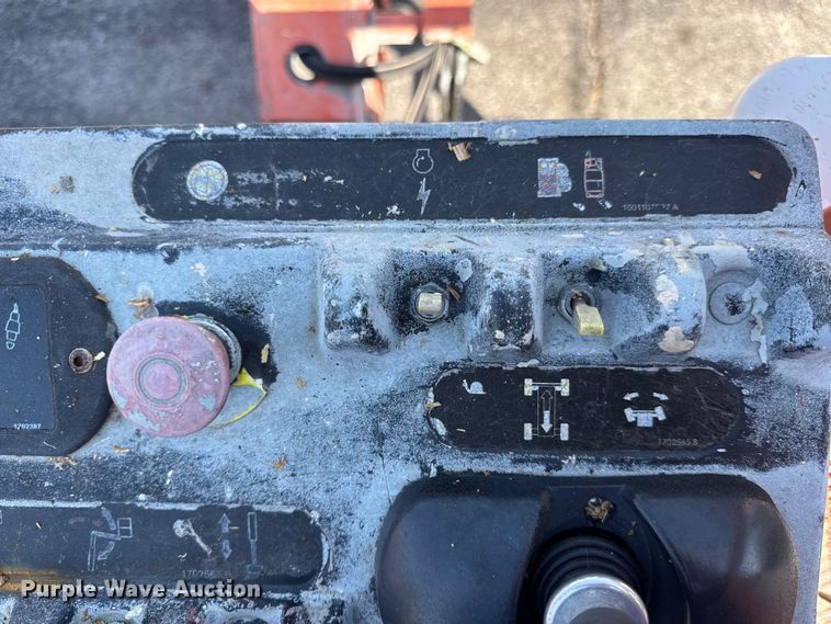 image for item DO2260 2000 JLG 600S boom lift