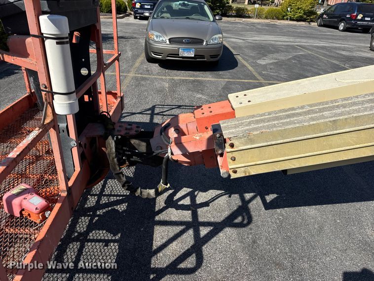 image for item DO2260 2000 JLG 600S boom lift