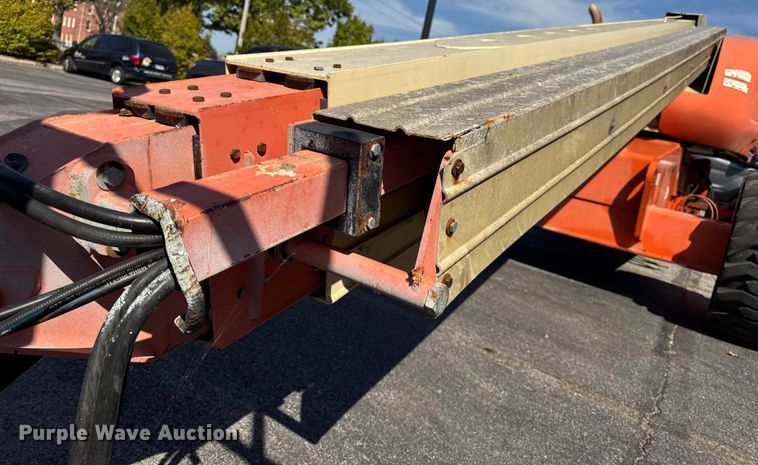 image for item DO2260 2000 JLG 600S boom lift