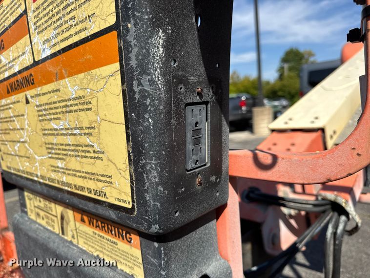 image for item DO2260 2000 JLG 600S boom lift