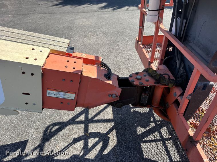 image for item DO2260 2000 JLG 600S boom lift