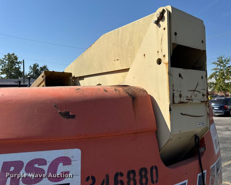 image for item DO2260 2000 JLG 600S boom lift