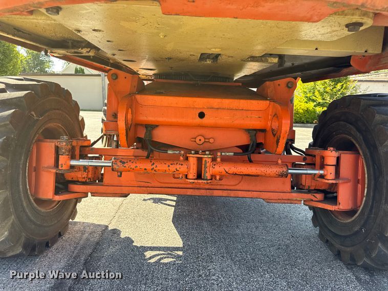 image for item DO2260 2000 JLG 600S boom lift