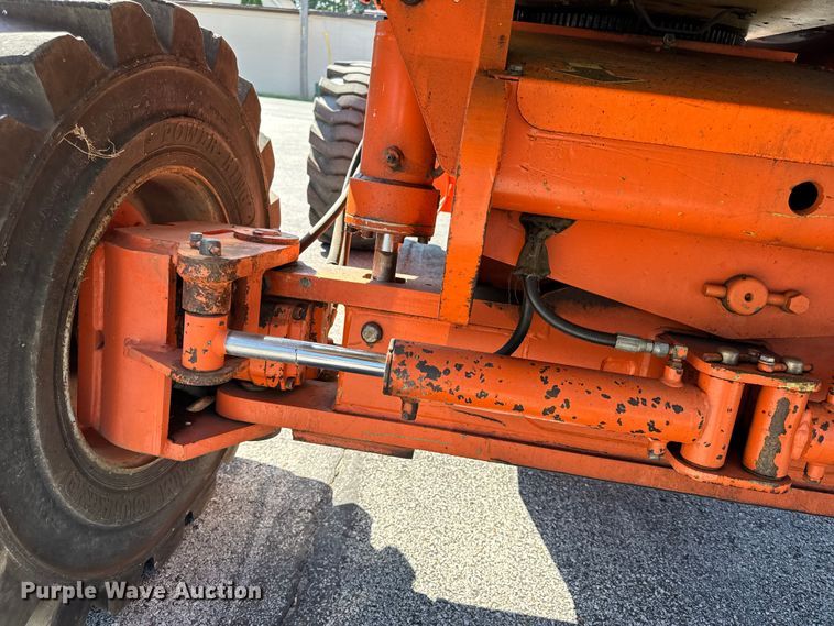 image for item DO2260 2000 JLG 600S boom lift