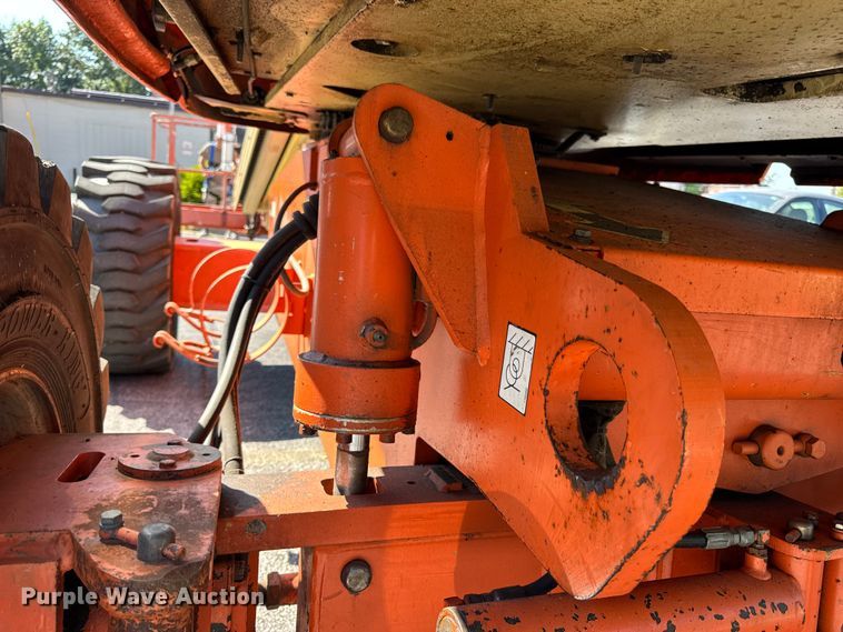 image for item DO2260 2000 JLG 600S boom lift