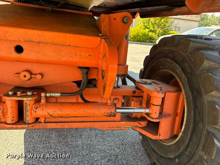 image for item DO2260 2000 JLG 600S boom lift