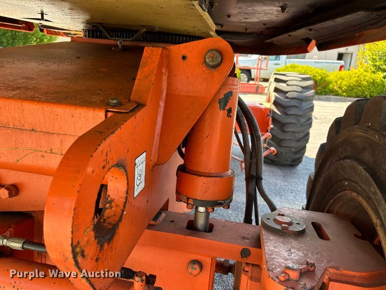 image for item DO2260 2000 JLG 600S boom lift