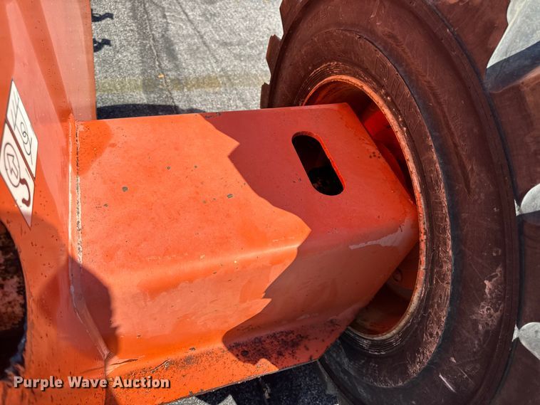 image for item DO2260 2000 JLG 600S boom lift