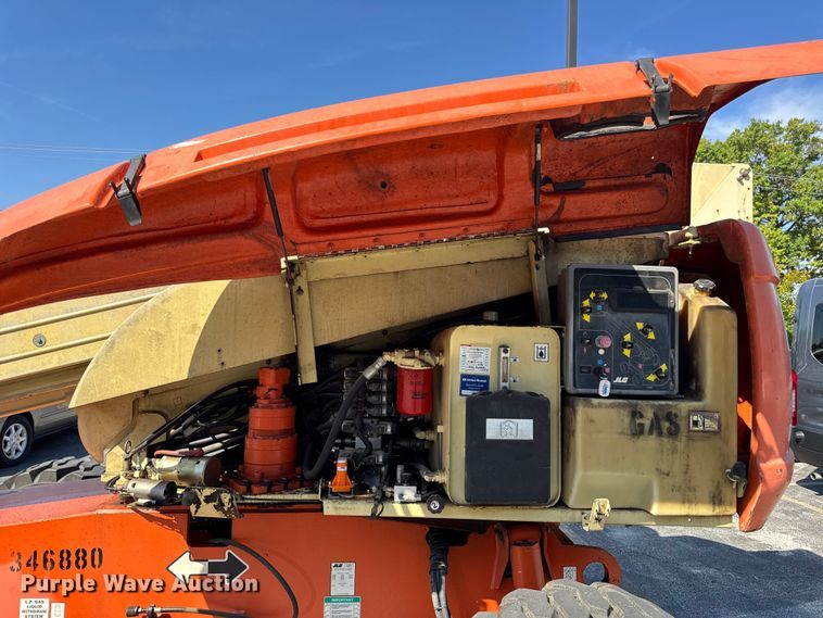 image for item DO2260 2000 JLG 600S boom lift