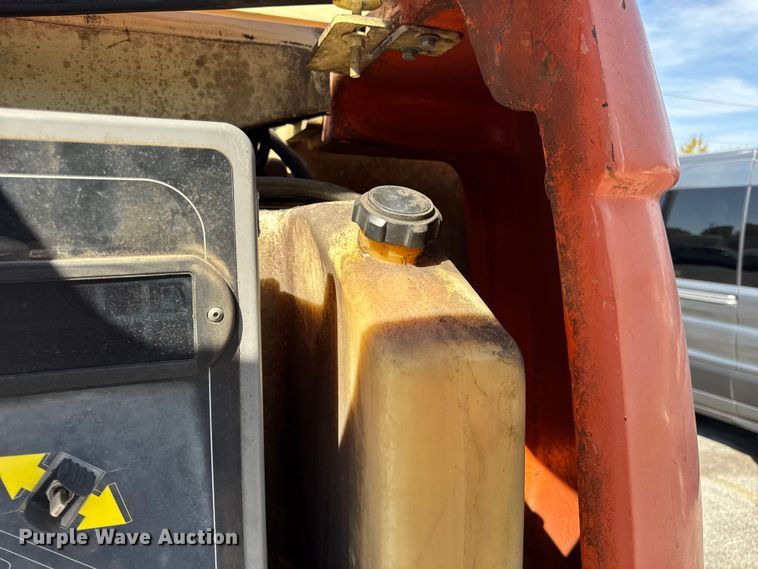 image for item DO2260 2000 JLG 600S boom lift