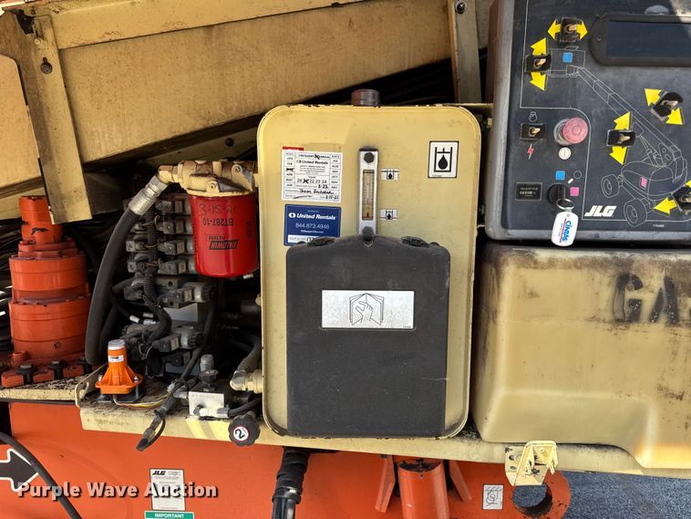 image for item DO2260 2000 JLG 600S boom lift