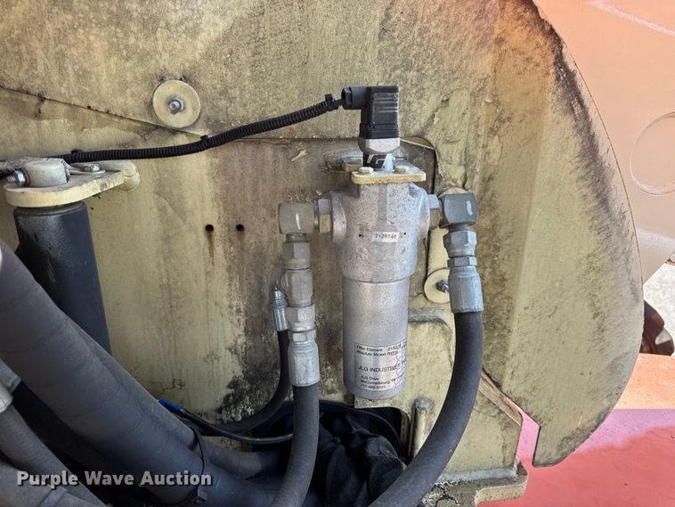 image for item DO2260 2000 JLG 600S boom lift