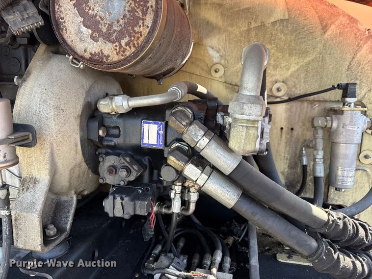 image for item DO2260 2000 JLG 600S boom lift