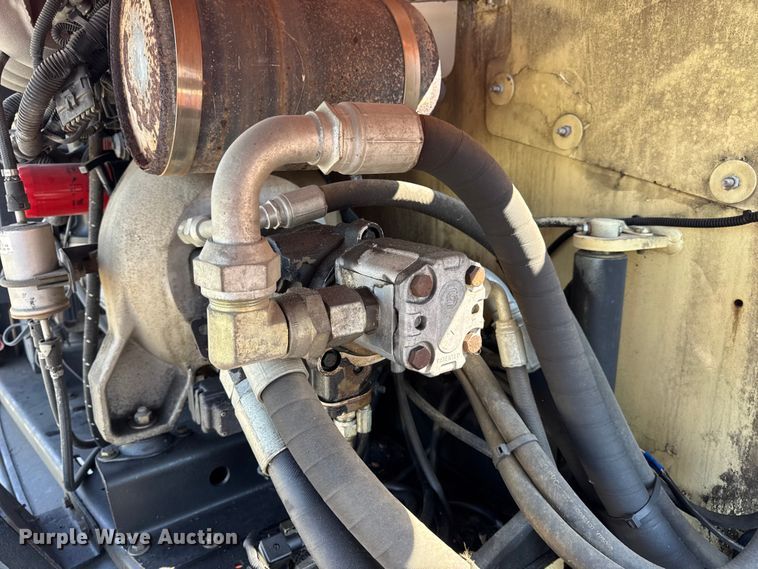 image for item DO2260 2000 JLG 600S boom lift