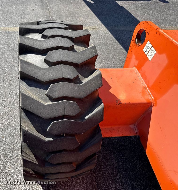 image for item DO2260 2000 JLG 600S boom lift