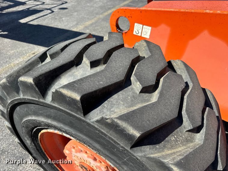 image for item DO2260 2000 JLG 600S boom lift