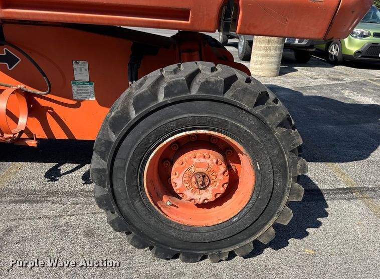 image for item DO2260 2000 JLG 600S boom lift