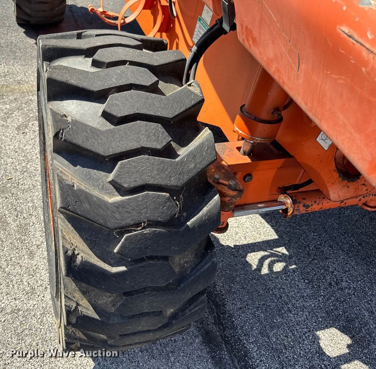 image for item DO2260 2000 JLG 600S boom lift