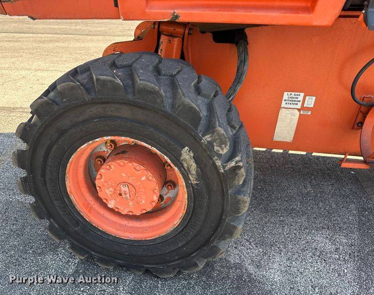 image for item DO2260 2000 JLG 600S boom lift