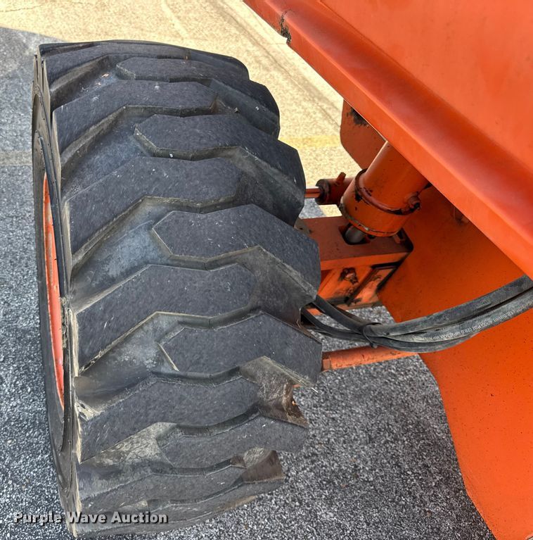 image for item DO2260 2000 JLG 600S boom lift