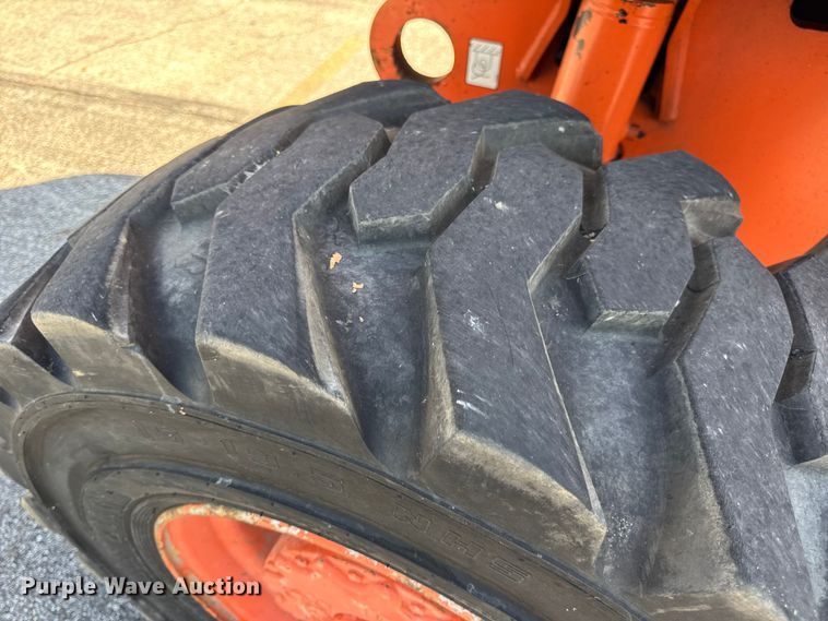 image for item DO2260 2000 JLG 600S boom lift