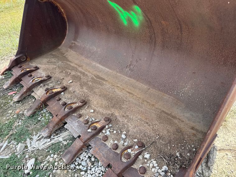 image for item DO2318 Caterpillar track loader bucket