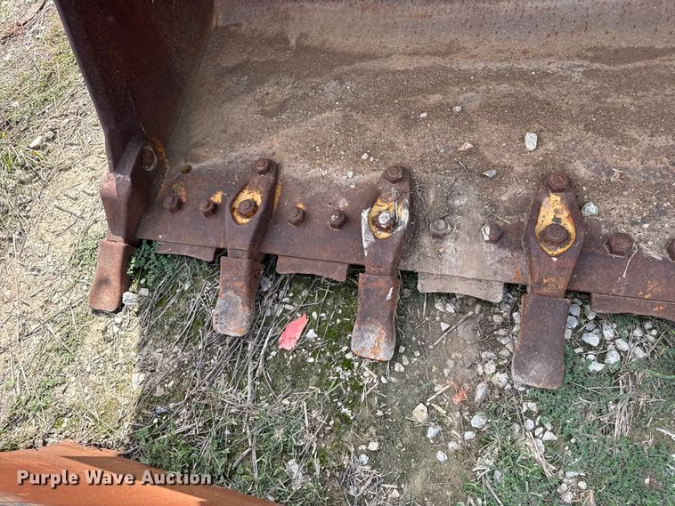 image for item DO2318 Caterpillar track loader bucket