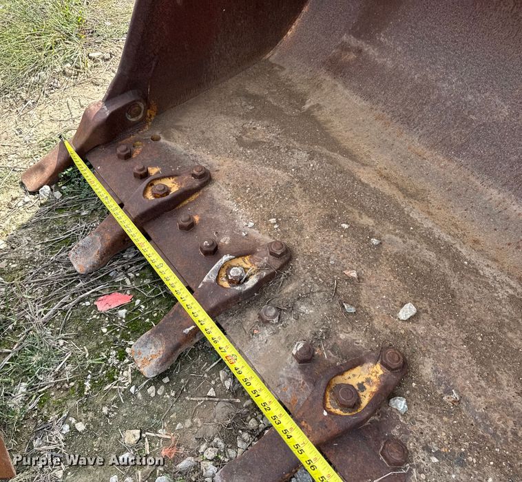 image for item DO2318 Caterpillar track loader bucket