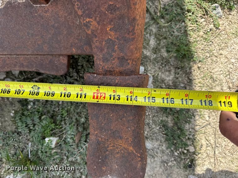 image for item DO2318 Caterpillar track loader bucket