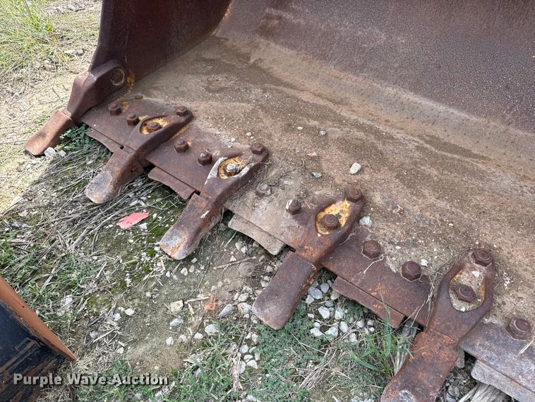 image for item DO2318 Caterpillar track loader bucket