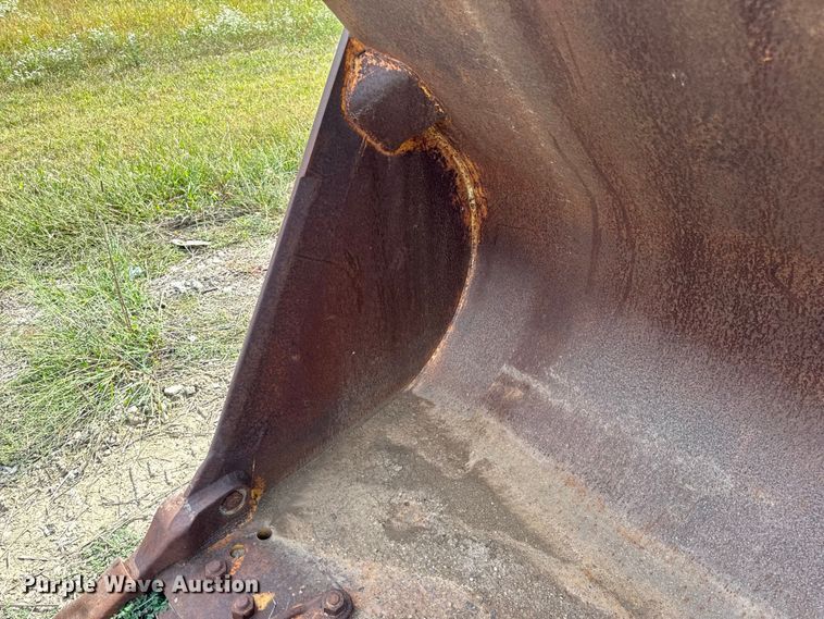 image for item DO2318 Caterpillar track loader bucket