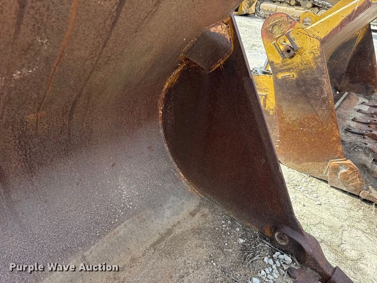image for item DO2318 Caterpillar track loader bucket