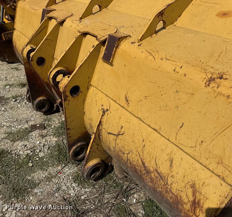 image for item DO2318 Caterpillar track loader bucket