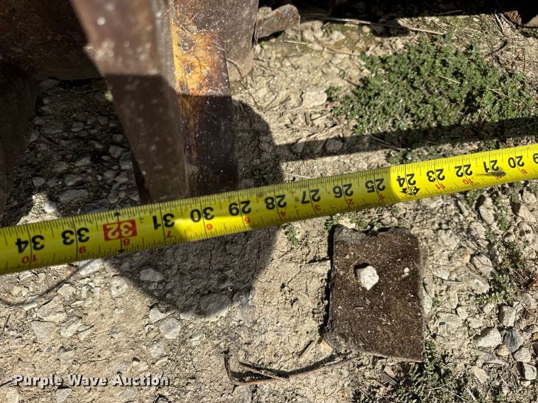 image for item DO2318 Caterpillar track loader bucket